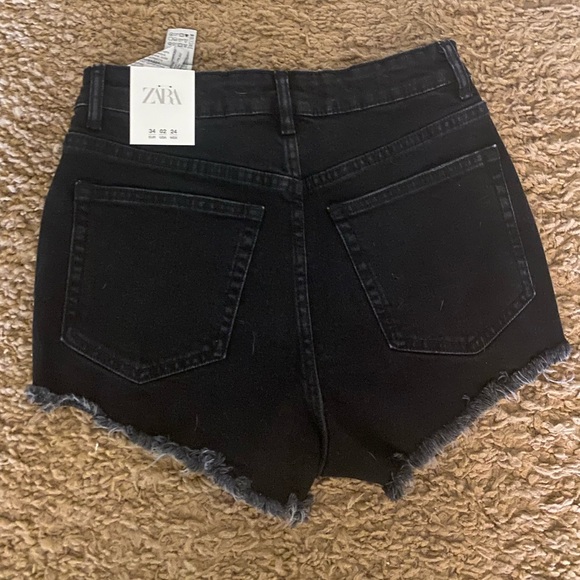 Women’s Black ZARA Jean Shorts Size 2 - Picture 2 of 4